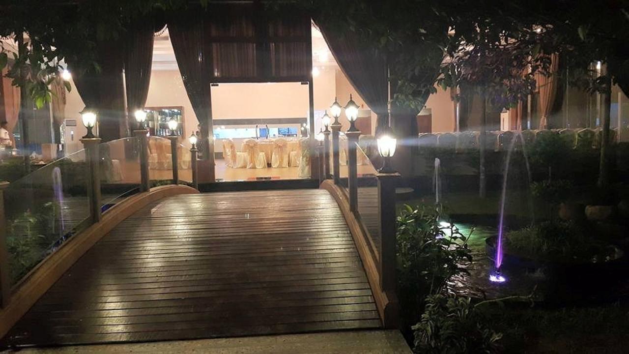Famous Hotel Баго Екстер'єр фото