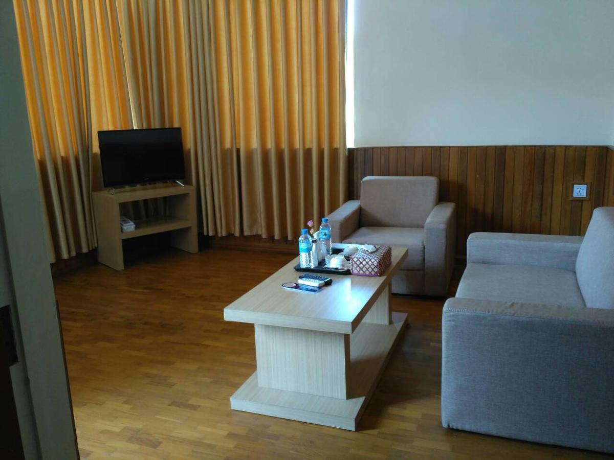 Famous Hotel Баго Екстер'єр фото