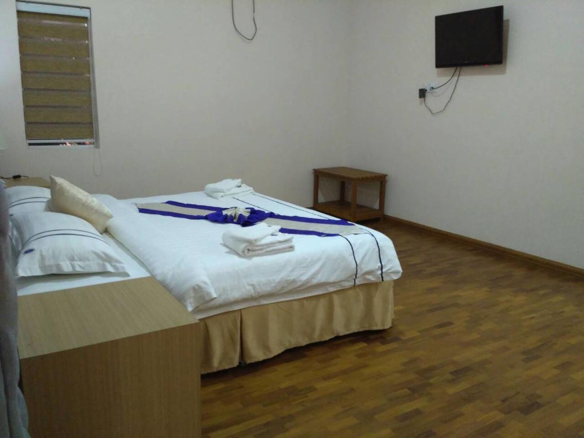 Famous Hotel Баго Екстер'єр фото