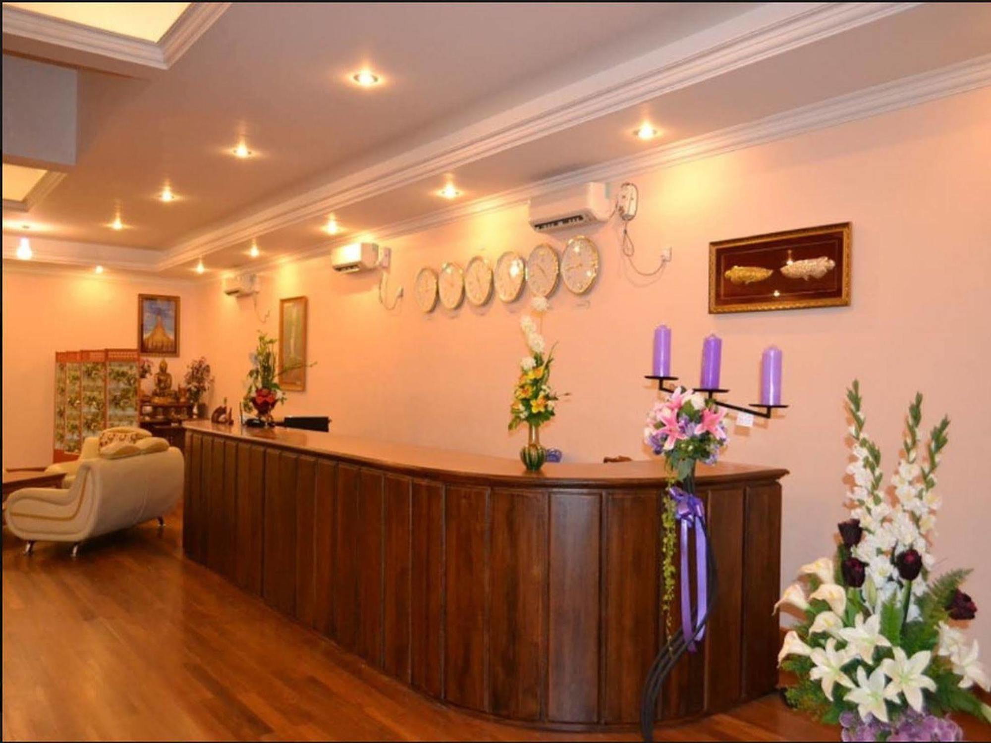Famous Hotel Баго Екстер'єр фото
