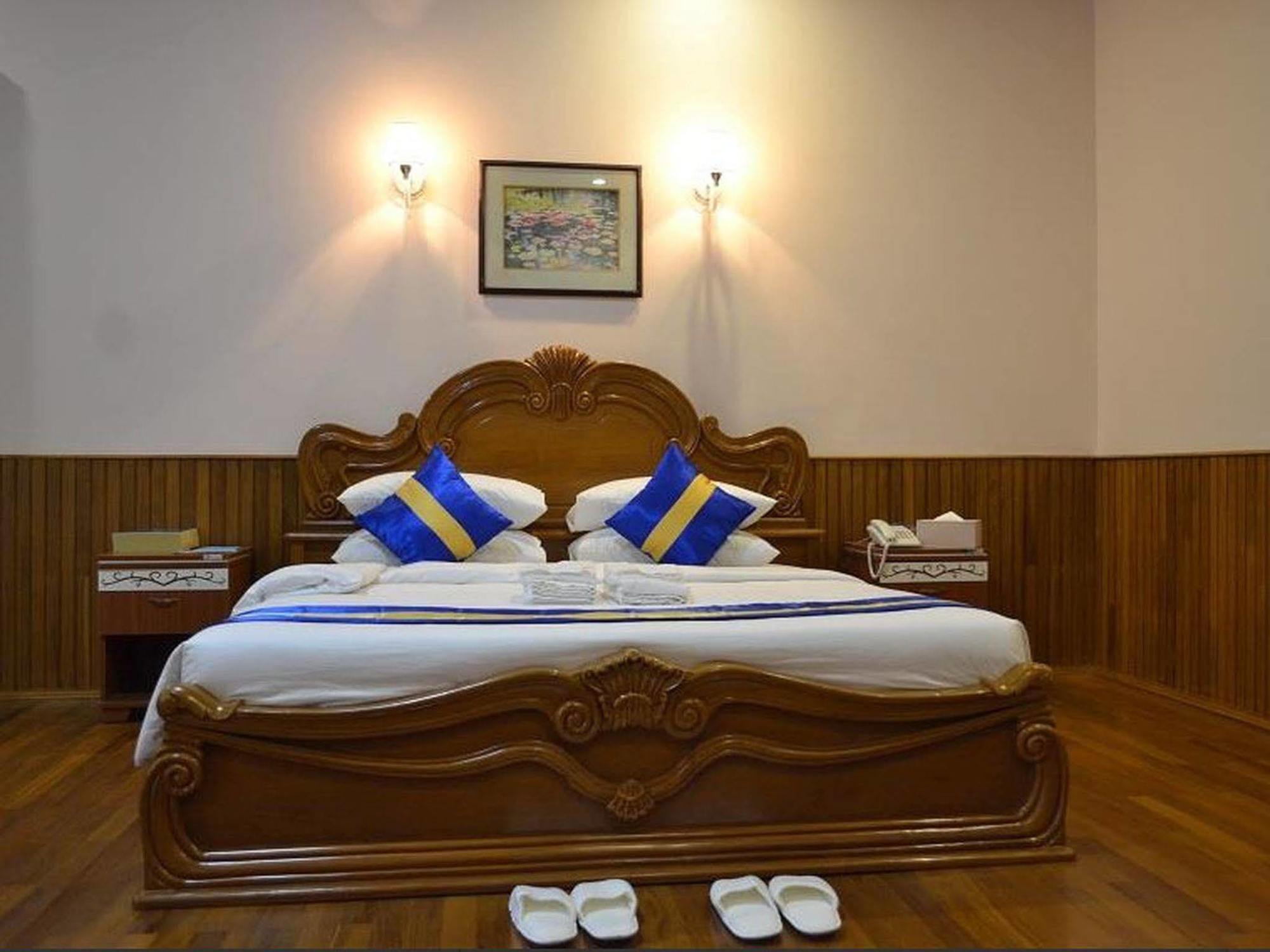 Famous Hotel Баго Екстер'єр фото