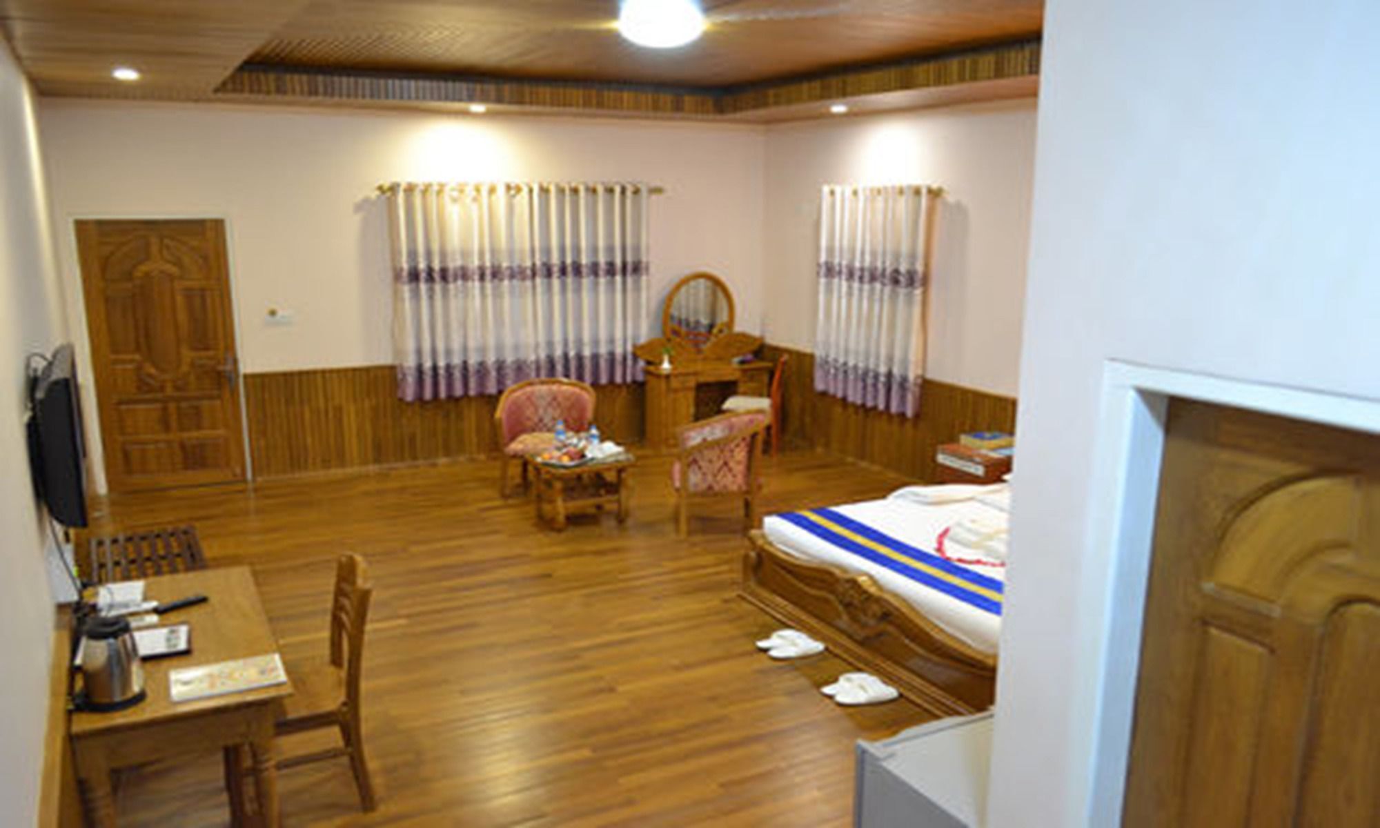 Famous Hotel Баго Екстер'єр фото