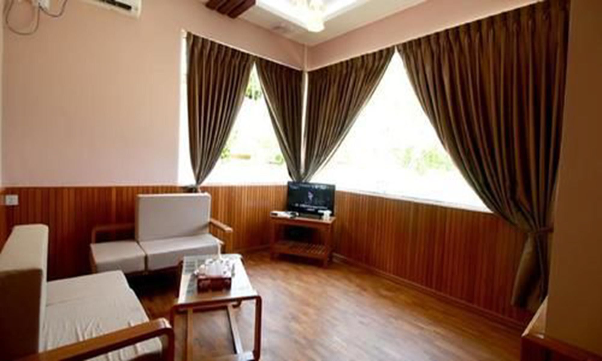 Famous Hotel Баго Екстер'єр фото