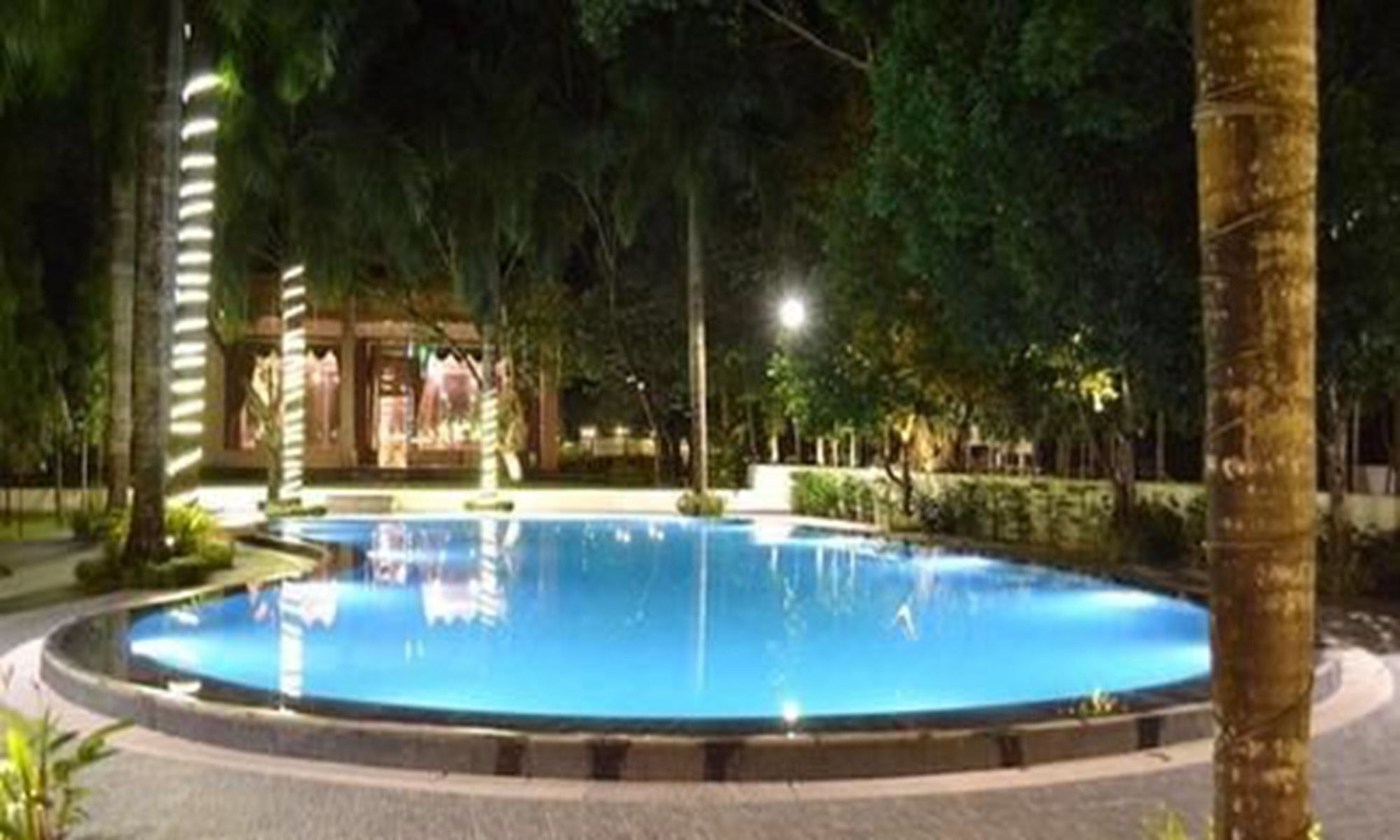 Famous Hotel Баго Екстер'єр фото
