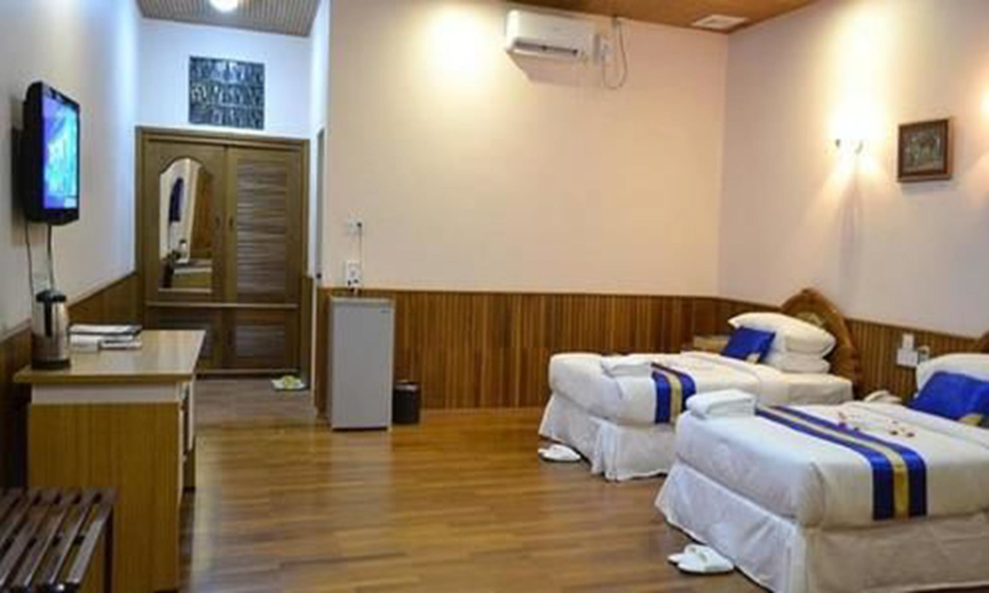 Famous Hotel Баго Екстер'єр фото